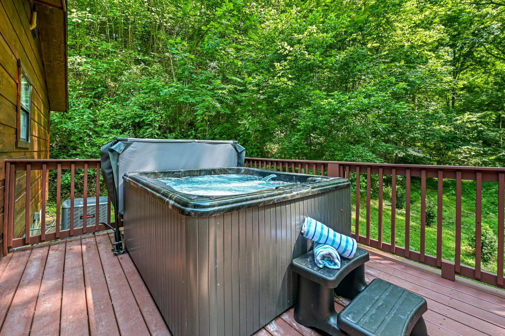 Smoky Mountains Hut Tub Cabin Dog Friendly Севьервилл Экстерьер фото