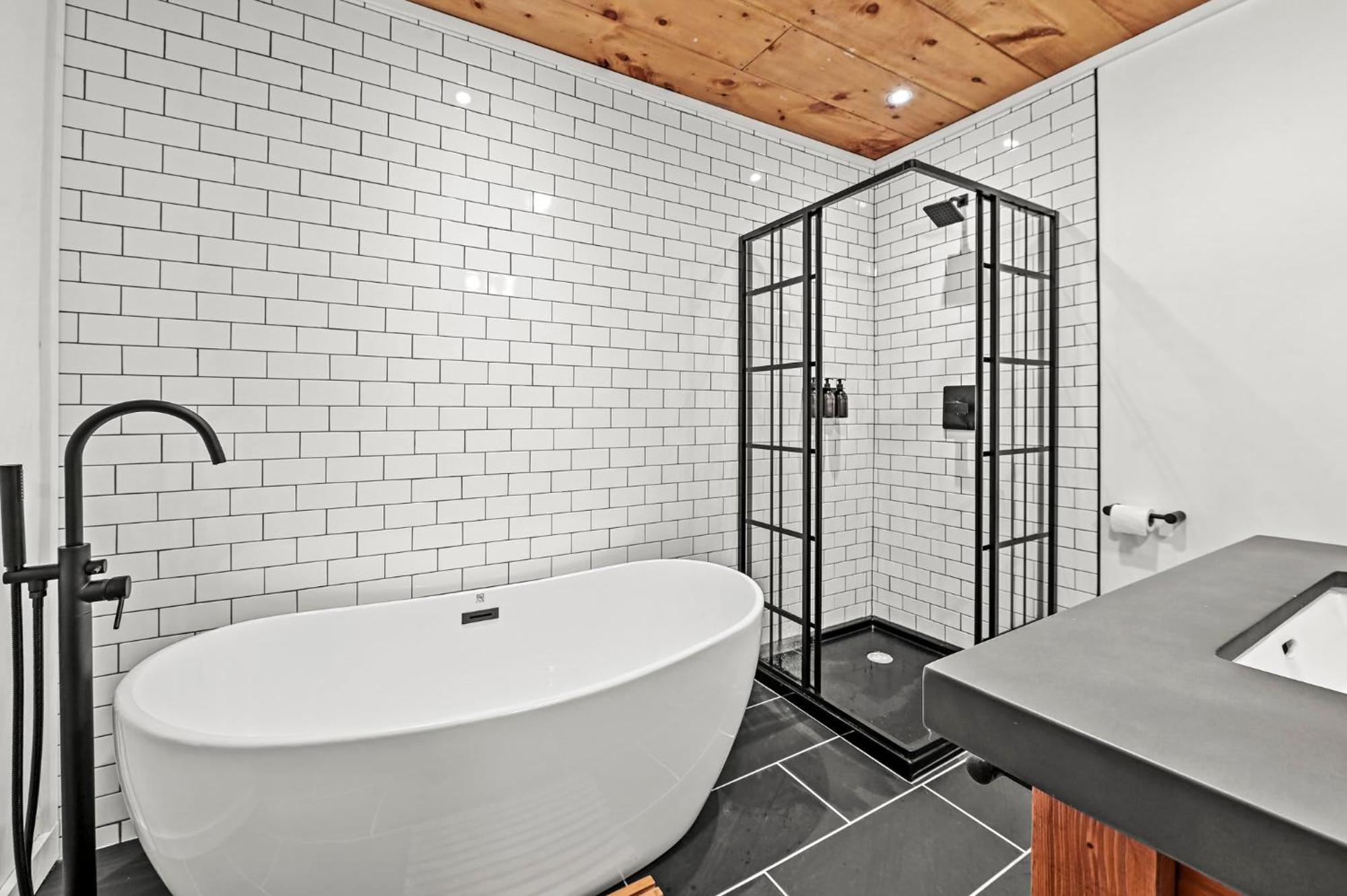 Smoky Mountains Hut Tub Cabin Dog Friendly Севьервилл Экстерьер фото