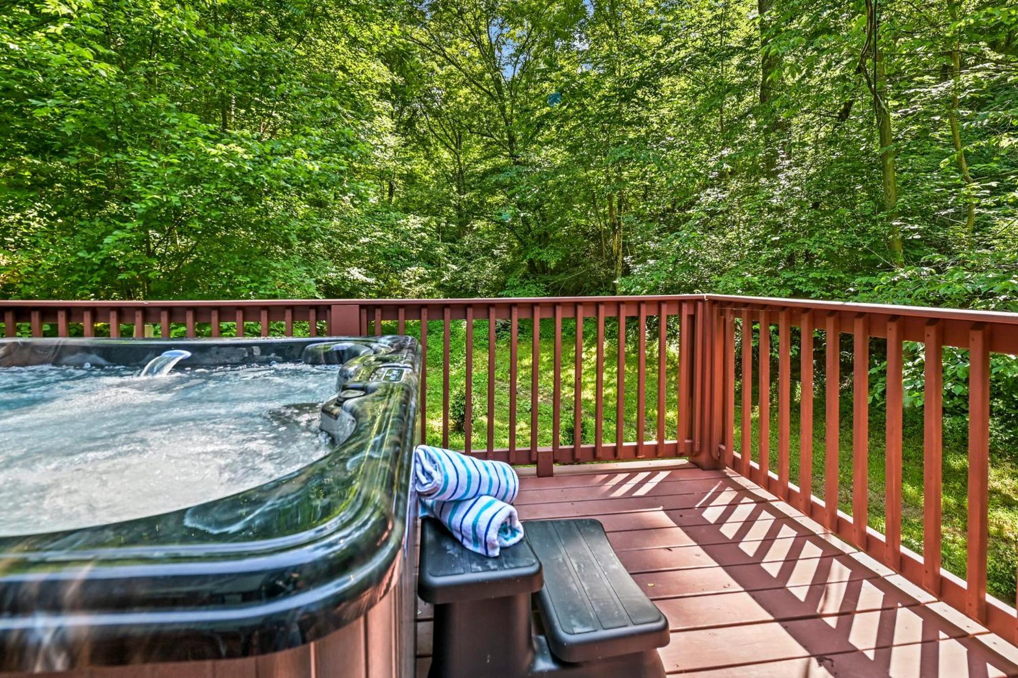 Smoky Mountains Hut Tub Cabin Dog Friendly Севьервилл Экстерьер фото
